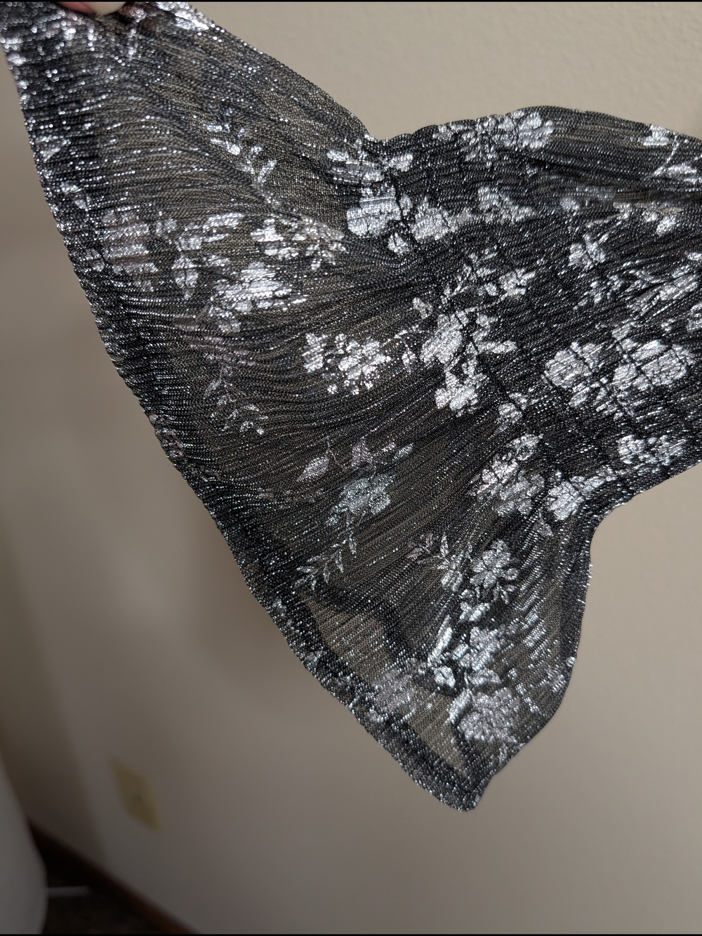 Poppi Metallic Floral Top NWT Size 3X Black Silver Lurex Bell Sleeve V Neck - Picture 5 of 9